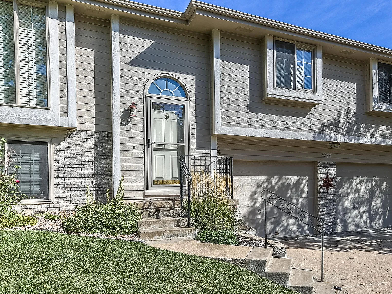 6834 Hillcrest Ln — Photo 2