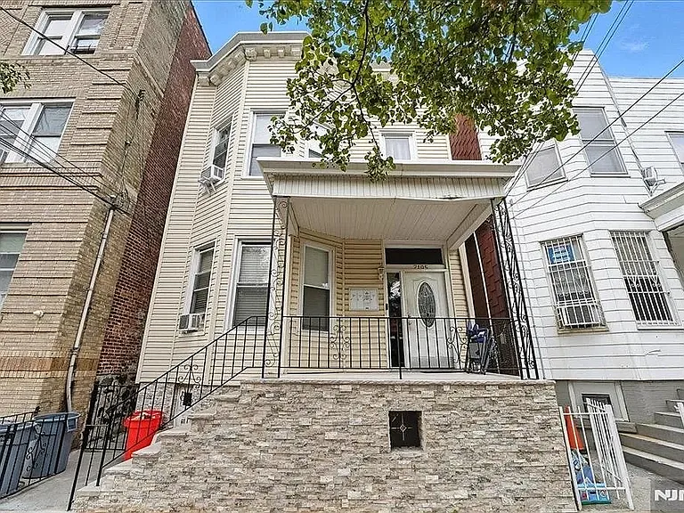 2105 New York Ave #1A — Photo 1