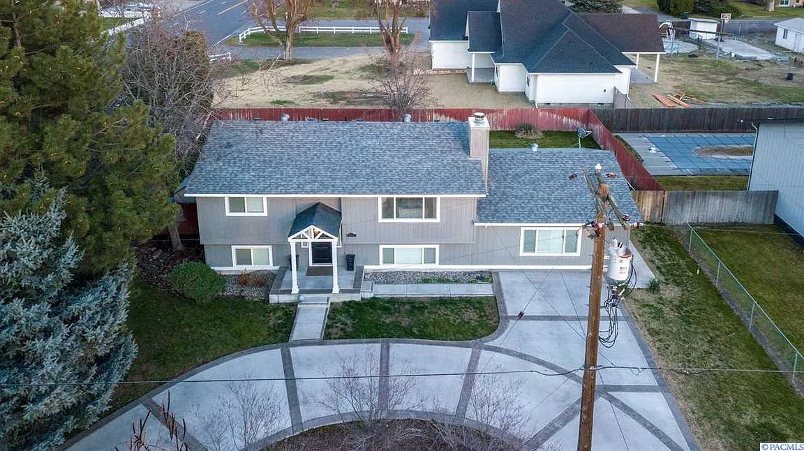 613 Road 47 photo 1