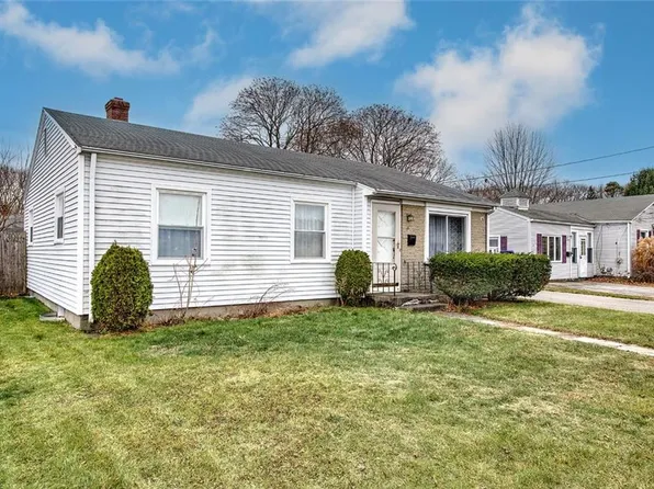 25 Vermont Ave E, Rumford, RI 02916