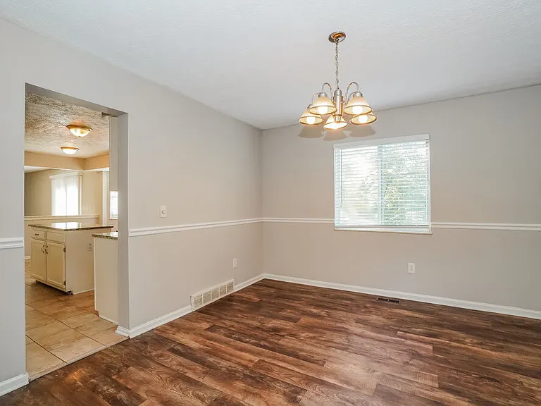 593 Bridgewater Ct — Photo 6