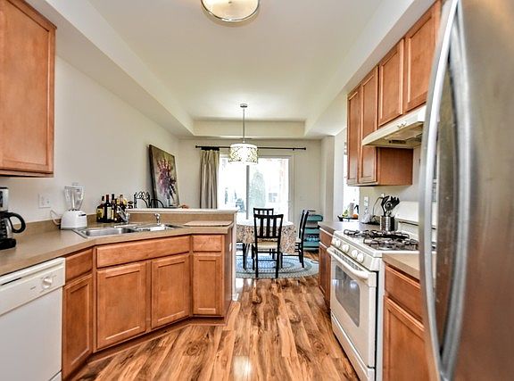 5th image of 119 W Buckingham Dr