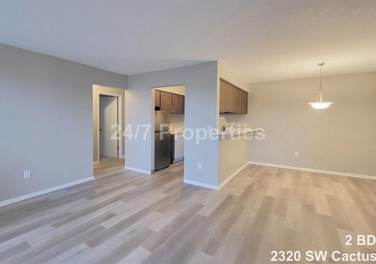 Spacious 2 BD | 2 BA w/ Views! - Goose Hollow — Photo 2