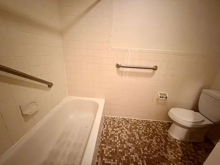 363 E Liberty St — Photo 8