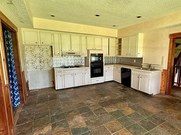 4th image of 12B Rhea Mills Cir