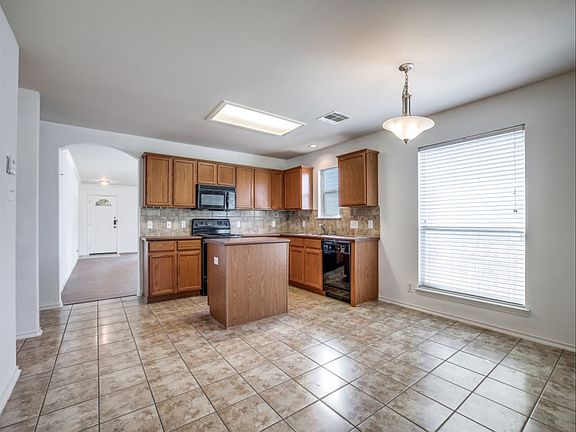 5th image of 319 Willow Grove Dr