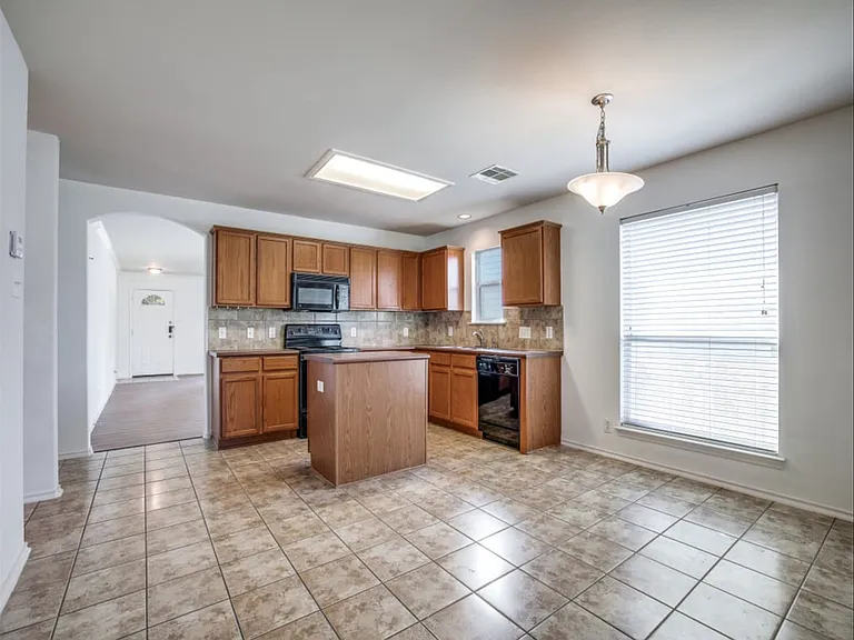 319 Willow Grove Dr — Photo 5