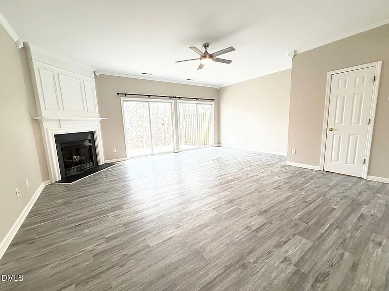 412 Canyon Lake Cir — Photo 8