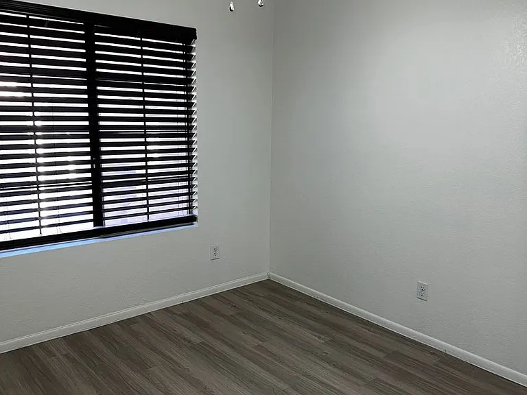 700 E Mesquite Cir #Q220 — Photo 8