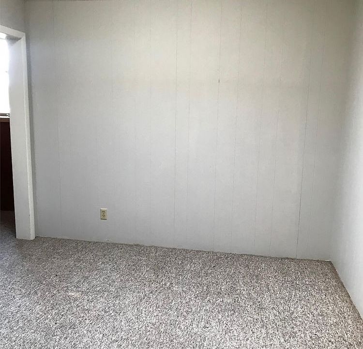 2nd image of 504 1/2 Broadway St APT 3
