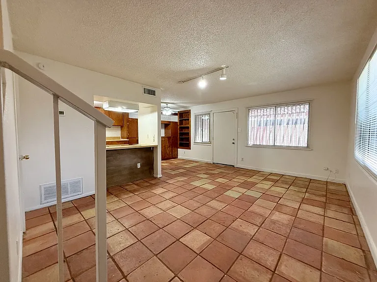 4031 W Mesquite Ln — Photo 8
