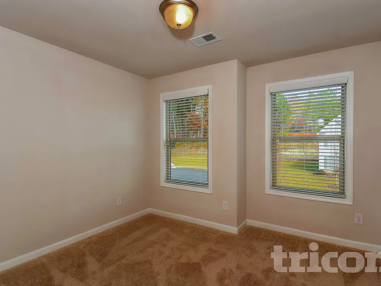 221 Ireland Ln — Photo 12