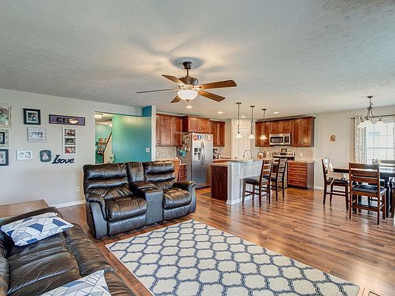 2nd image of 2537 Palomino Pl