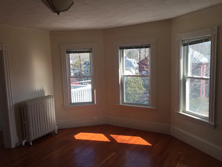 733 Hale St — Photo 8