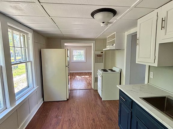 4th image of 2832 Fairfield St