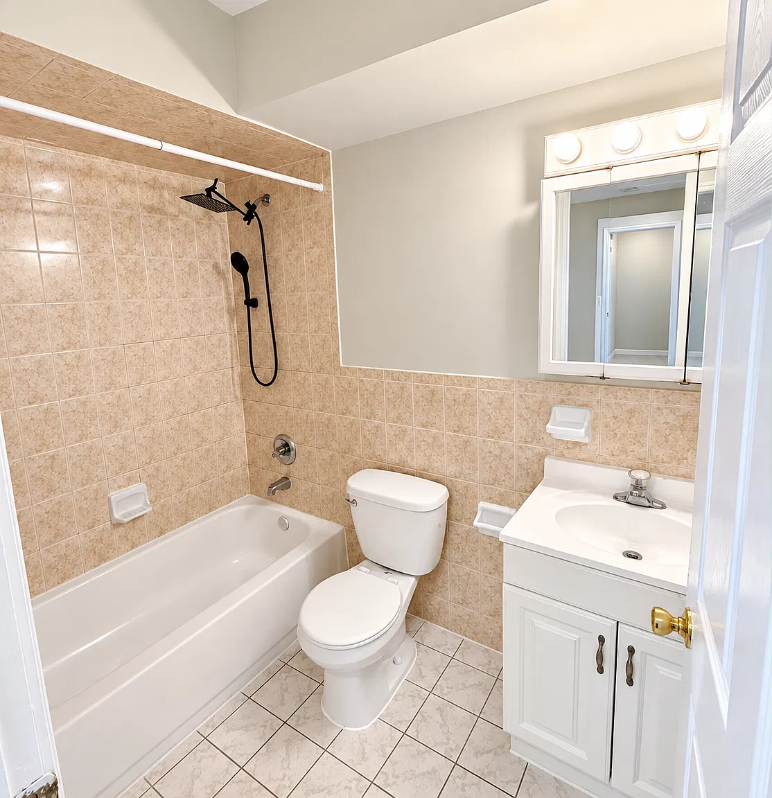 2 bed, 700 sqft, $2,050 — Photo 2
