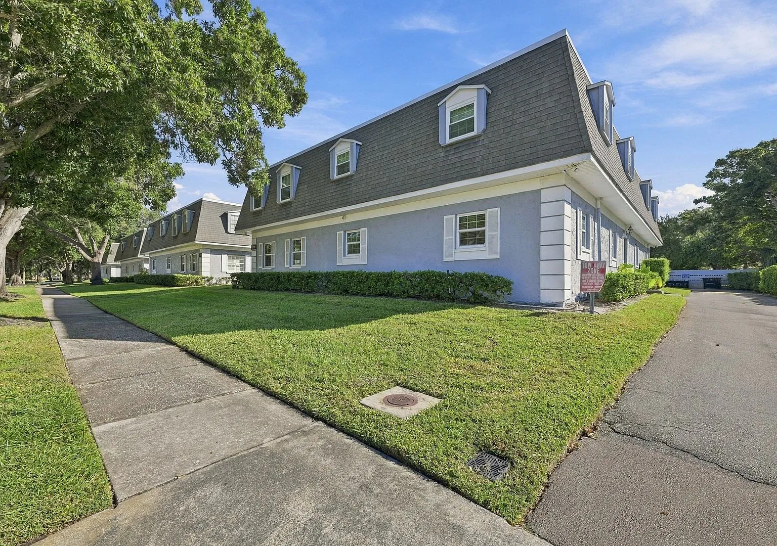 Fantastic 3BR/2BA/1 Car Carport in Belleair Forest Garden, Clearwater! — Photo 1