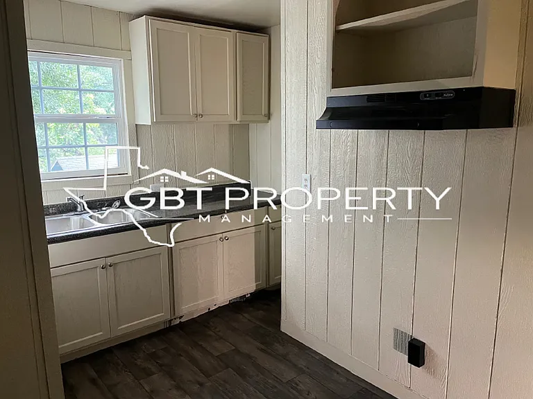 LPP - 428 S. Fredonia St. — Photo 18