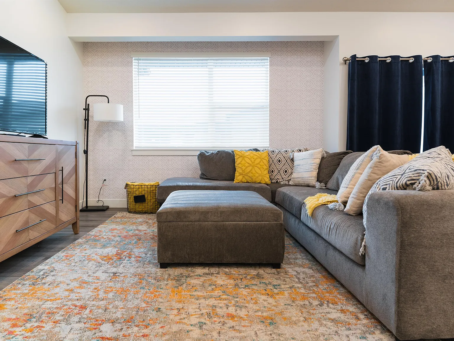 3 bed, 2.0 bath, 1310 sqft, $1,550 — Photo 3