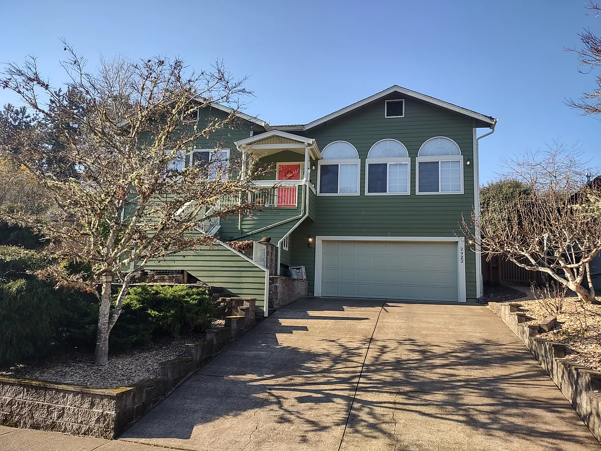 Building Photo - 2292 NW Audene Dr