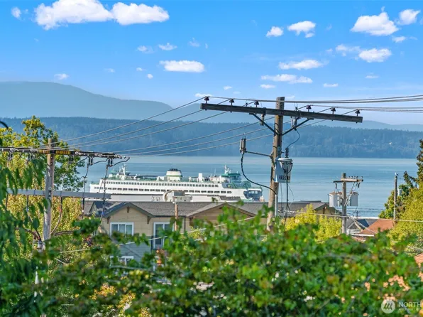 530 Dayton Street #201, Edmonds, WA 98020