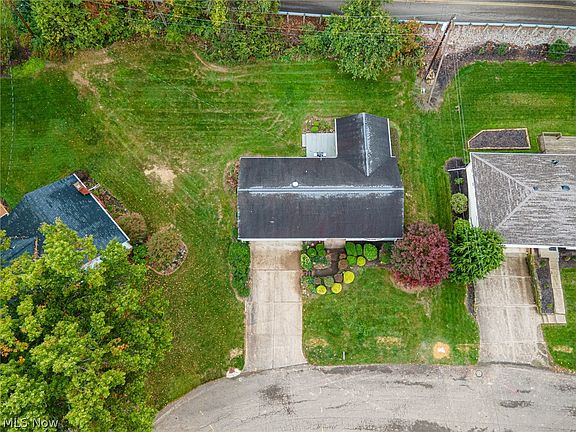 3rd image of 1807 Winding Dr