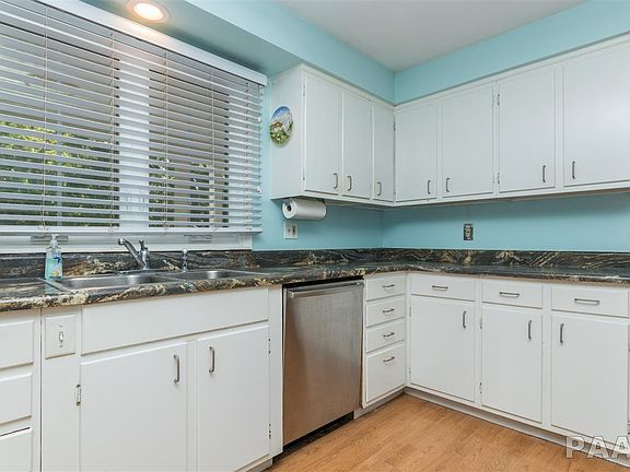 5th image of 417 W Giles Ln