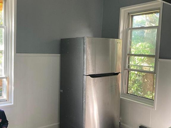 3rd image of 116 Pearl St Floor 2