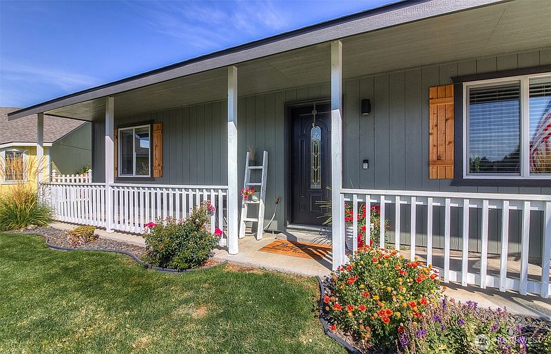2nd image of 500 S Perry Court