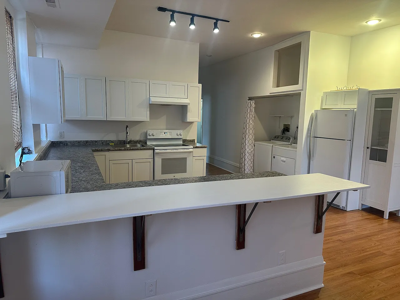 1 bed, 900 sqft, $1,250 — Photo 3