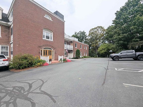3rd image of 69 Brightlook Drive unit 9