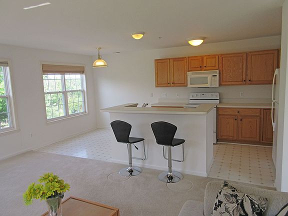 2nd image of 2889 Barclay Way