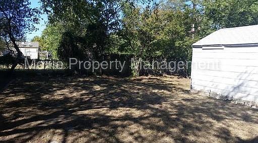 2nd image of 2405 Lillian St