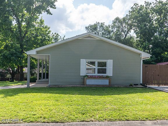 5th image of 705 Proctor Dr