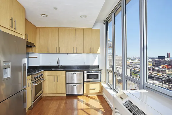 Rented by SERHANT. | media 9