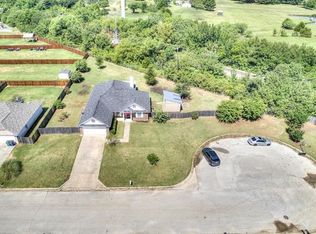 808 Greenview Ct, Aubrey, TX 76227