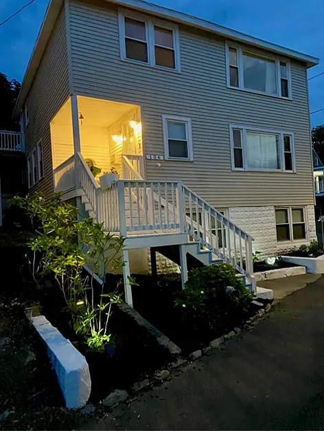 106 Bay St