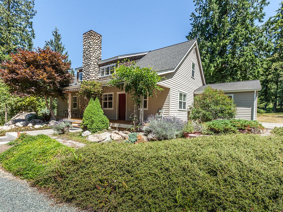 Cottage outside-modern in