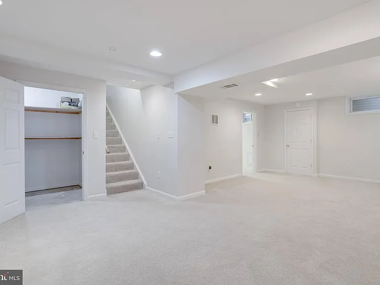 9369 Tovito Dr — Photo 31