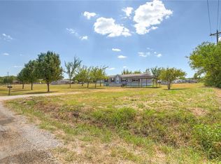100 Kalinga Dr, Weatherford, TX 76085