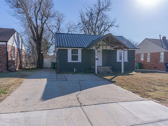 2nd image of 2104 Miramar Blvd