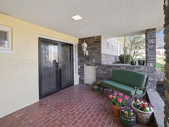 4th image of 19 Southridge Dr