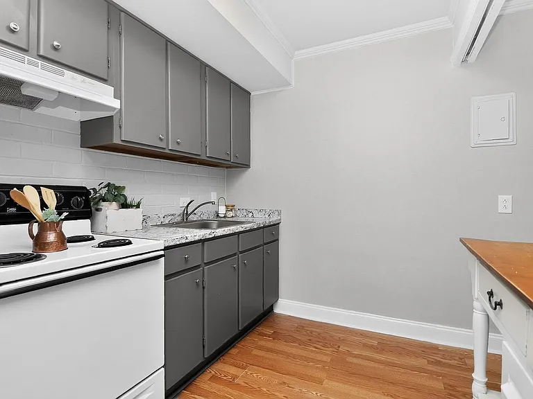 1617A Fulton Ave — Photo 3