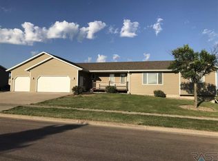 2810 N Sweet Grass Ave, Sioux Falls, SD 57107