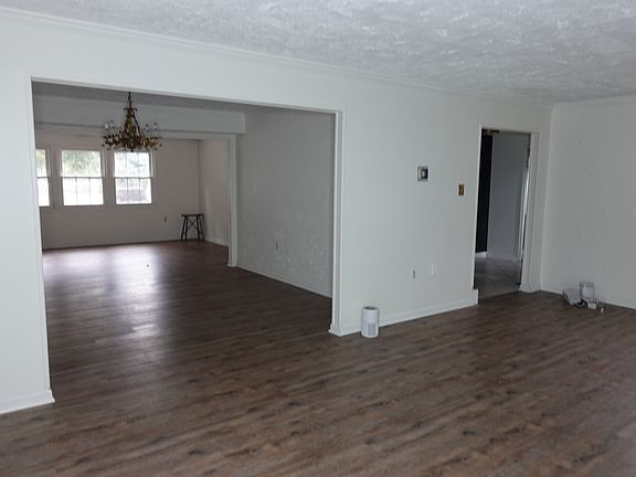 4th image of 1009 Packton Ln