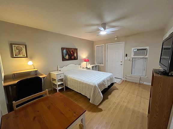 3rd image of 935 Pomeroy Ave APT 6