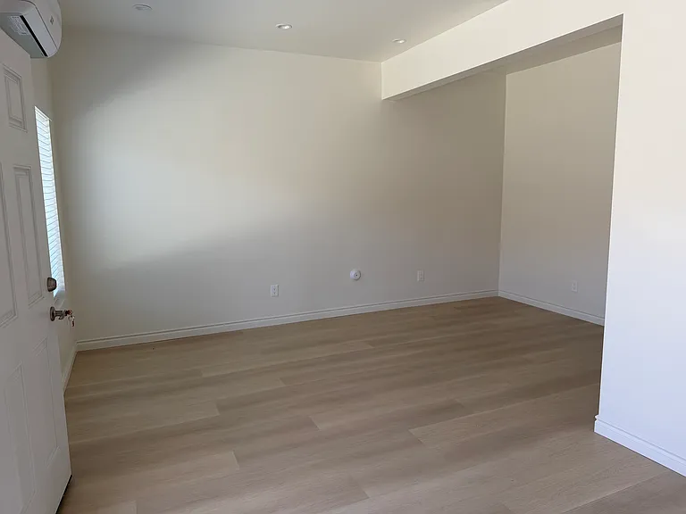 701 S Grevillea Ave #8 — Photo 3