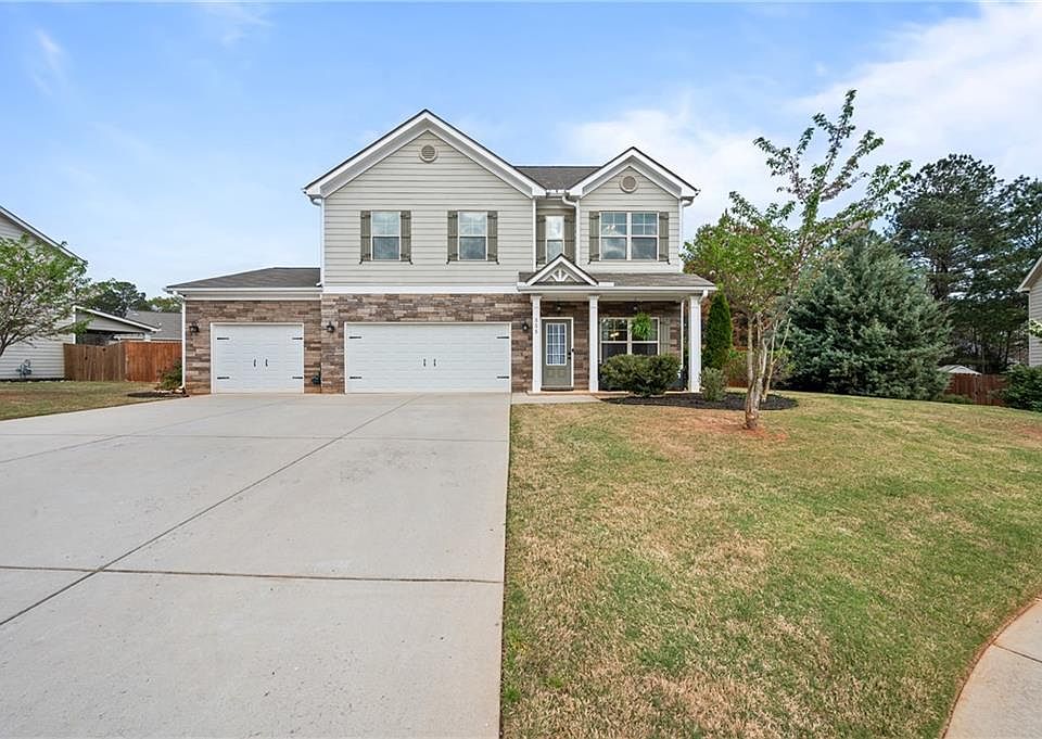 1st image of 555 Evergreen Way