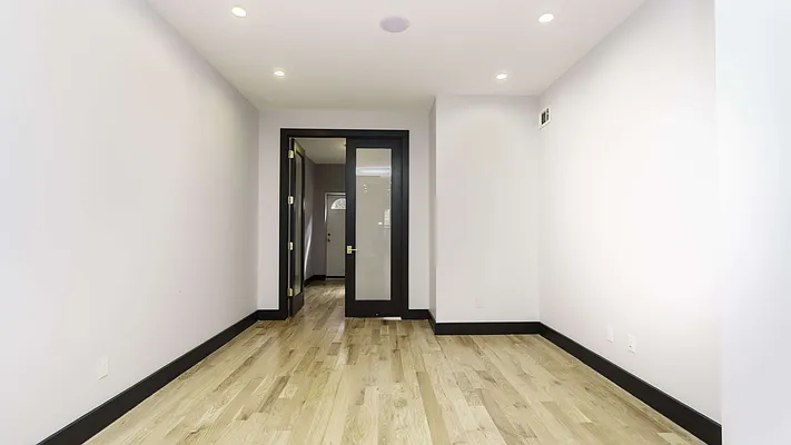 Rented by Nooklyn NYC LLC | media 12
