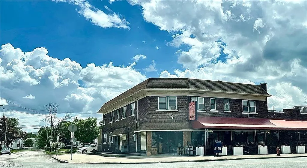 1 bed, 1.0 bath, $995 — Photo 2